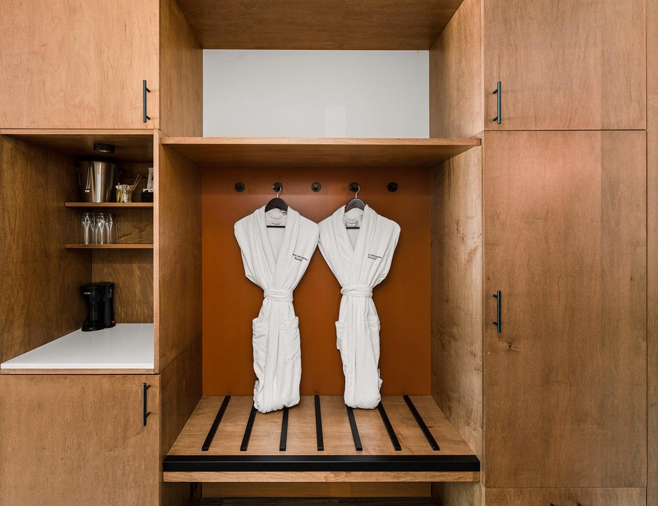 Rooms_DeluxeLakeviewBalcony4